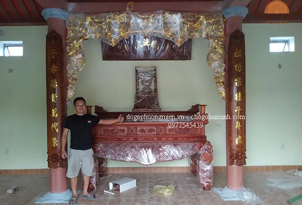 Lắp ráp cửa võng thờ gỗ đẹp.