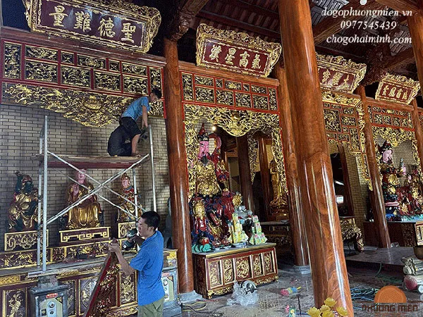 Thi công- lắp ráp cửa võng thờ tại Chùa.