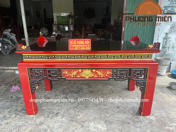 b&agrave;n thờ m&iacute;t sơn nam thếp v&agrave;ng.