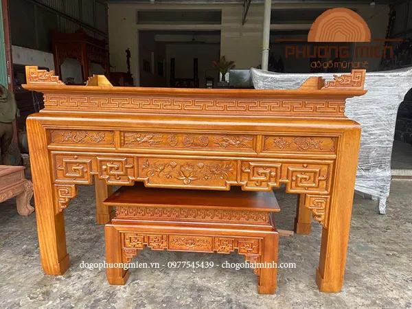 Bàn thờ truyện như ý nền gỗ mít rộng 1m53. (Đăck lăck)