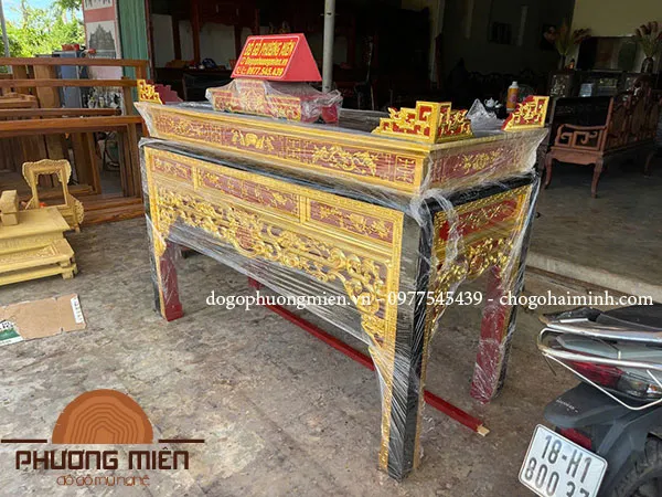 b&agrave;n thờ truyện như &yacute; thủng gỗ m&iacute;t thếp v&agrave;ng đẹp s&aacute;ng b&oacute;ng.