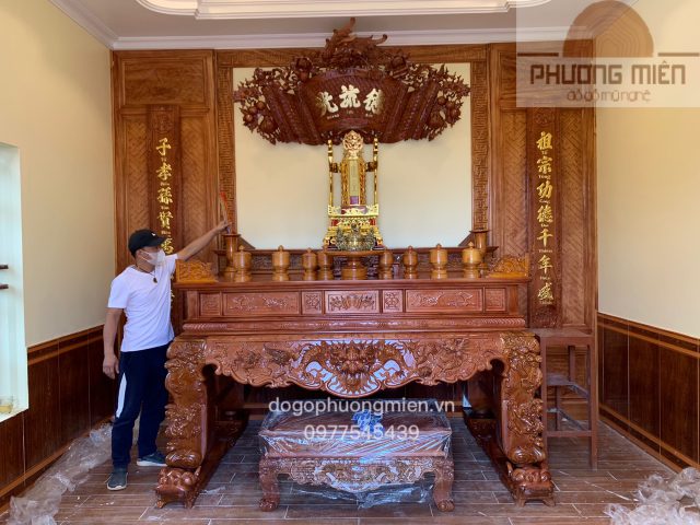 Mẫu phòng thờ gỗ tự nhiên đẹp tại Quảng Ninh